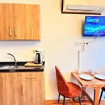 Aparthotel April Mansion