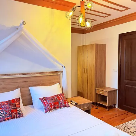 Aparthotel April Mansion 3*