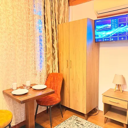 Aparthotel April Mansion