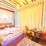 April Mansion 公寓式酒店 3*