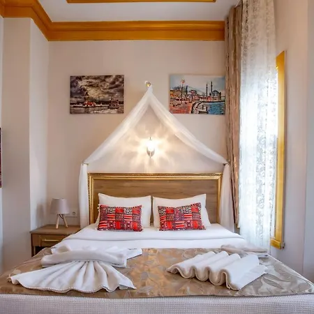 Aparthotel April Story