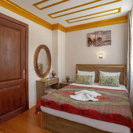 Aparthotel April Story 4*