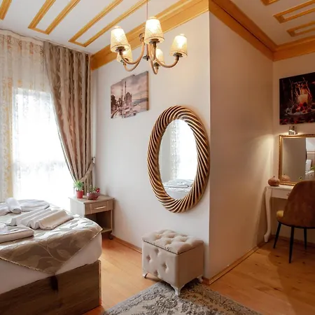 Aparthotel April Story 4*