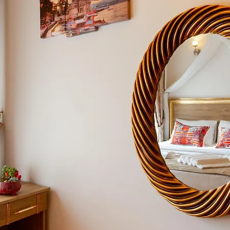 Aparthotel April Story