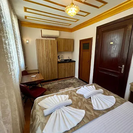 Aparthotel April Story