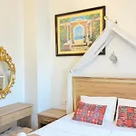 Ξενοδοχείο με διαμερίσματα April Mansion 3*