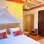 Ξενοδοχείο με διαμερίσματα April Mansion 3*